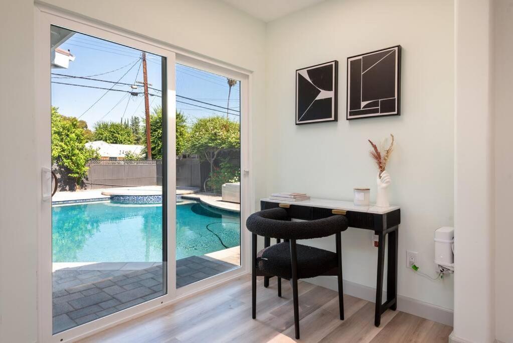 Luxurious 4-bedroom With Pool & Jacuzzi! Apartment Los Angeles