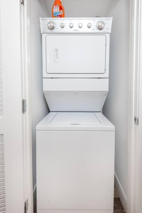 Chic Living: 2br Apt. W/ Private Roof Deck *