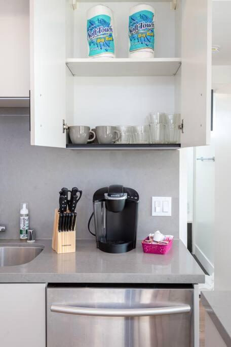 Apartment Chic Living: 2br Apt. W/ Private Roof Deck Los Angeles