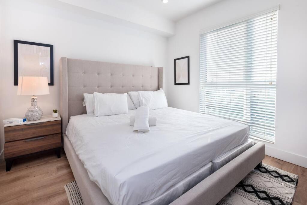 Chic Living: 2br Apt. W/ Private Roof Deck Apartment