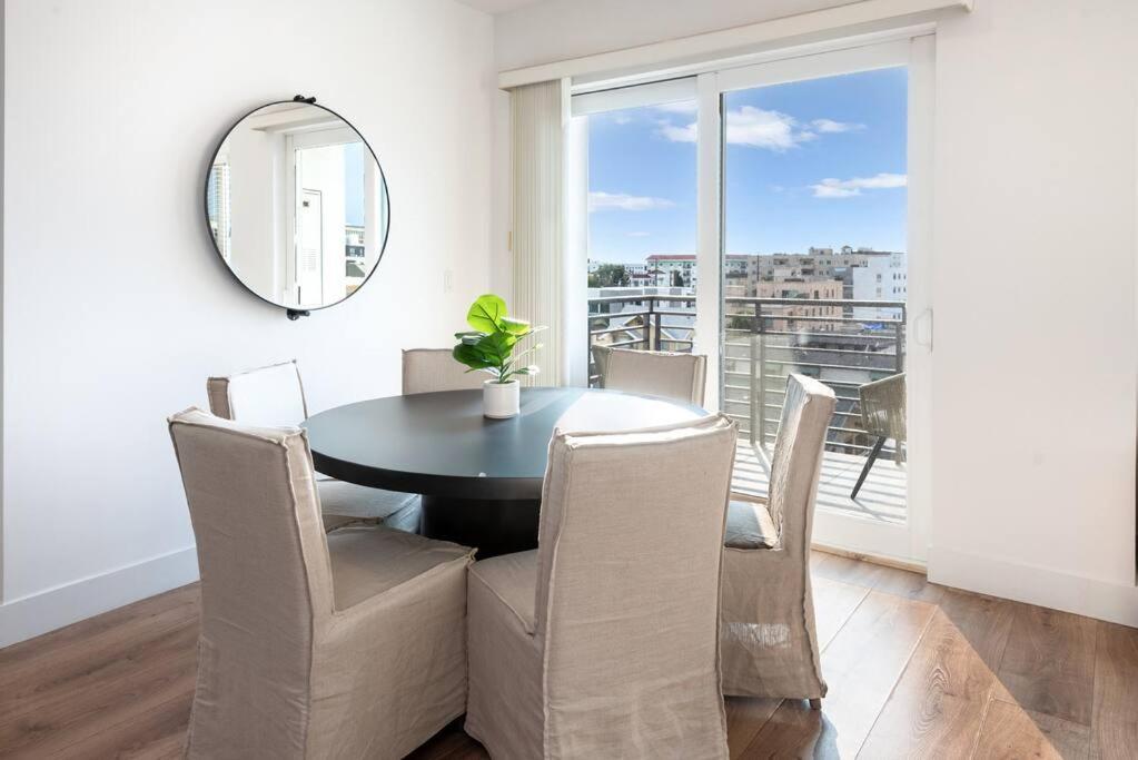 Apartment Chic Living: 2br Apt. W/ Private Roof Deck