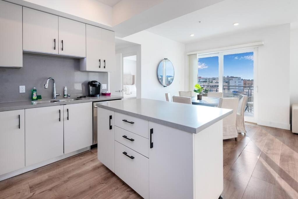 Apartment Chic Living: 2br Apt. W/ Private Roof Deck