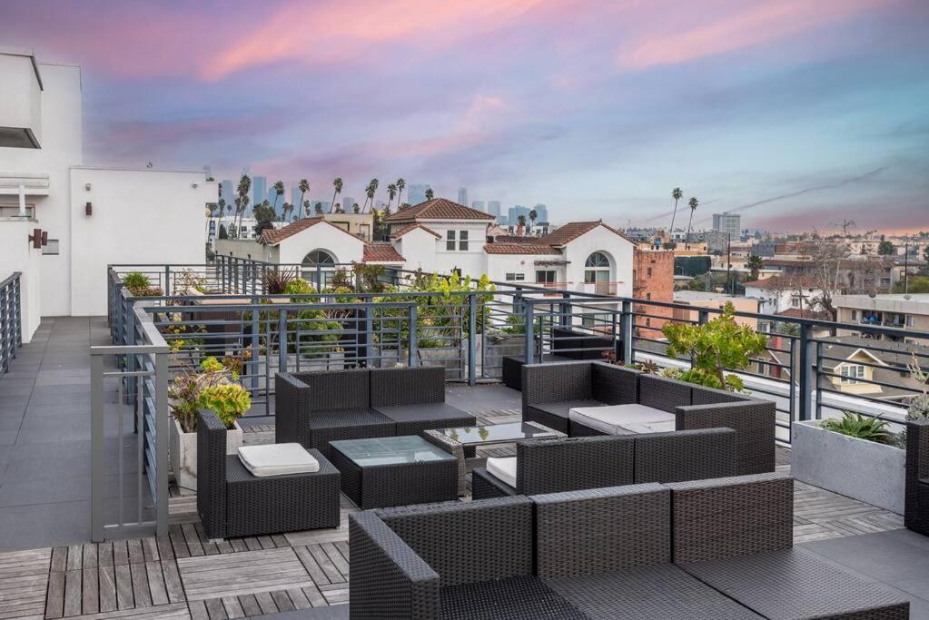 Chic Living: 2br Apt. W/ Private Roof Deck * Los Angeles