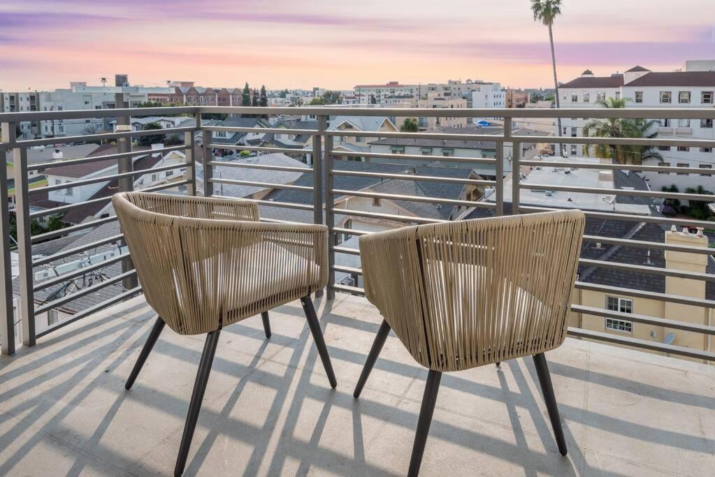 Chic Living: 2br Apt. W/ Private Roof Deck Apartment Los Angeles