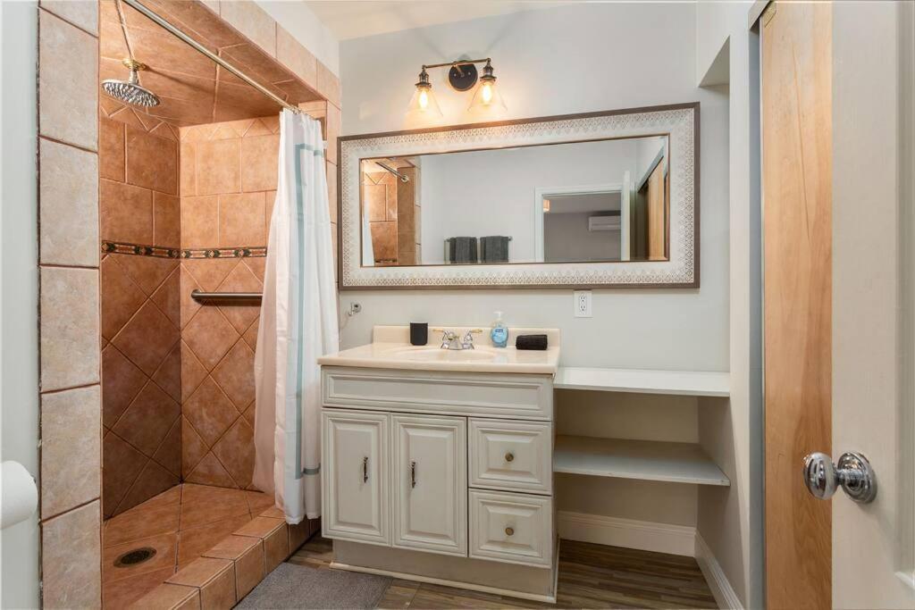 Downtown Culver House W/ Backyard, Ac & Garage Holiday home Los Angeles