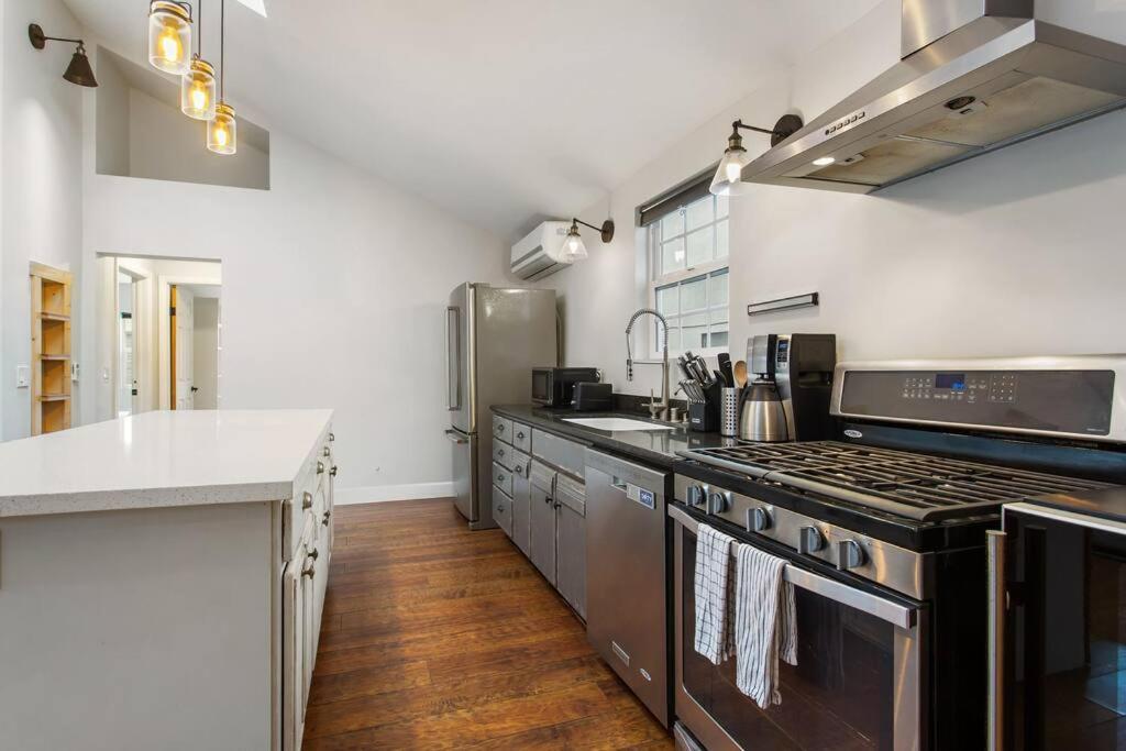 Holiday home Downtown Culver House W/ Backyard, Ac & Garage *