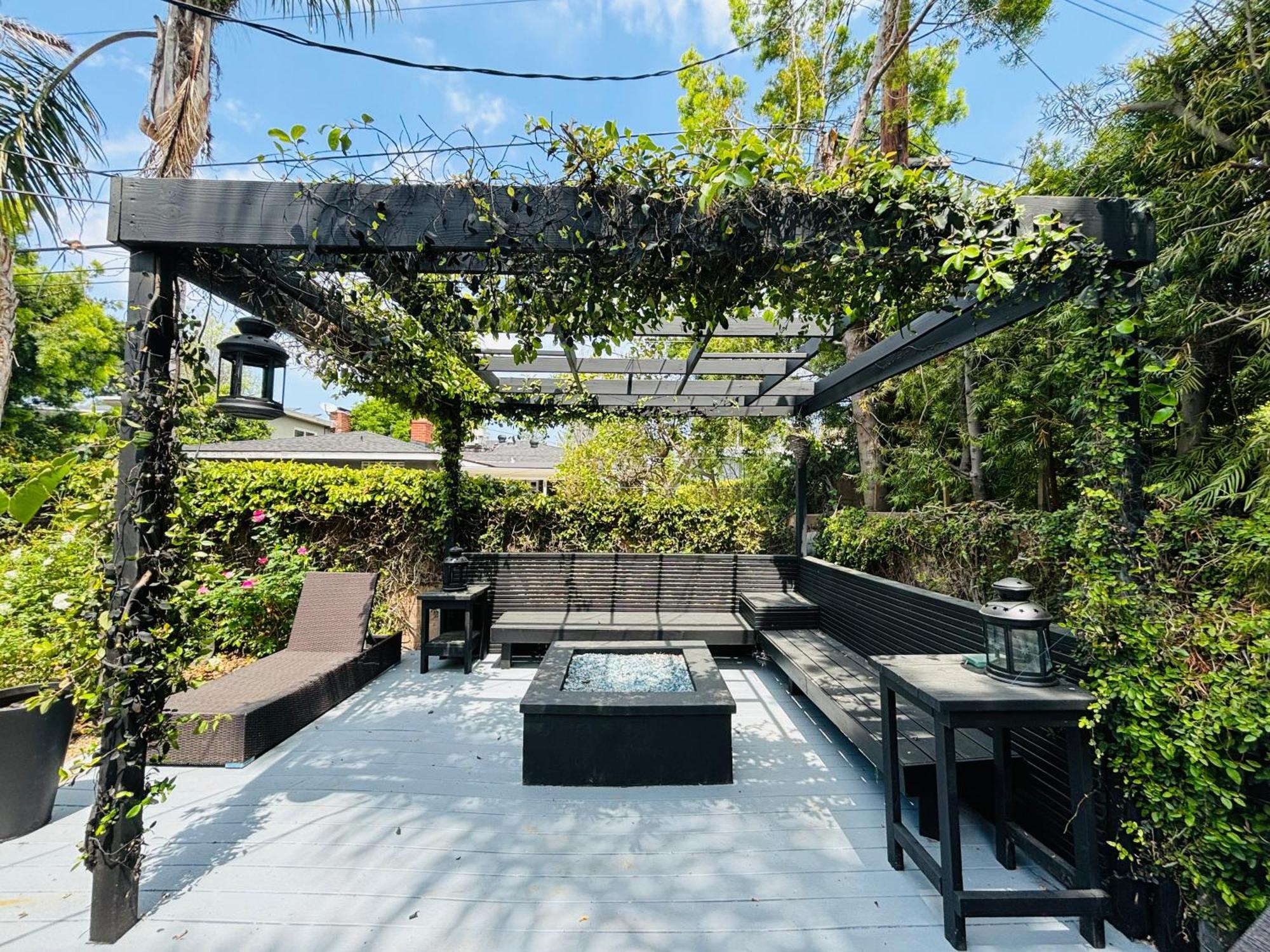 Charming Duplex In Sherman Oaks *
