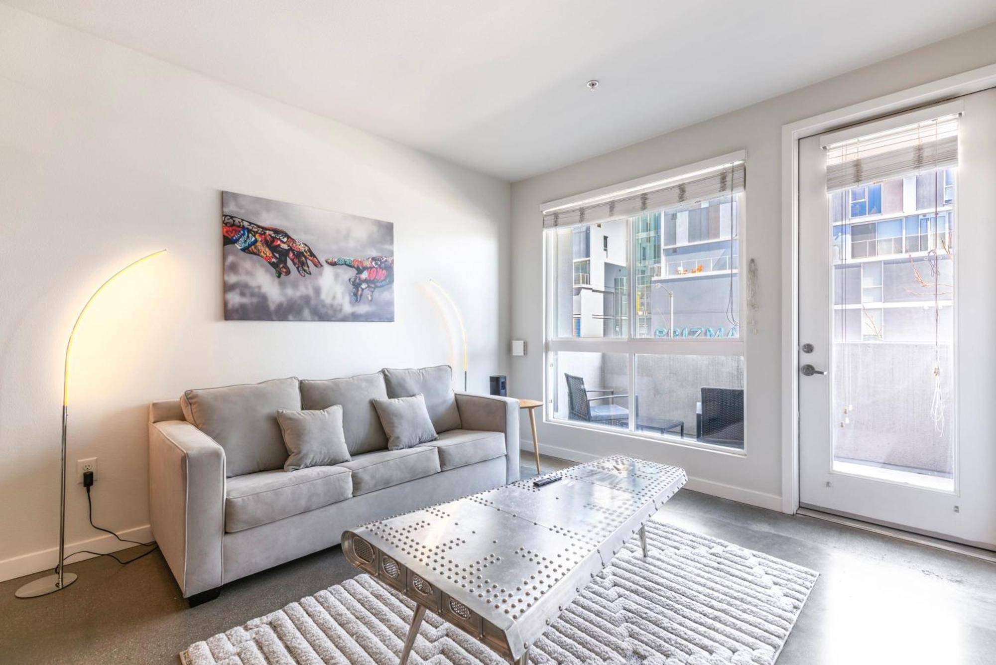 New 2br Luxury Hollywood Apartment