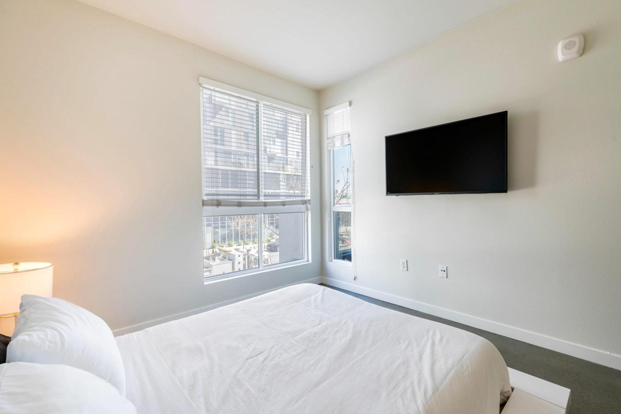 New 2br Luxury Hollywood