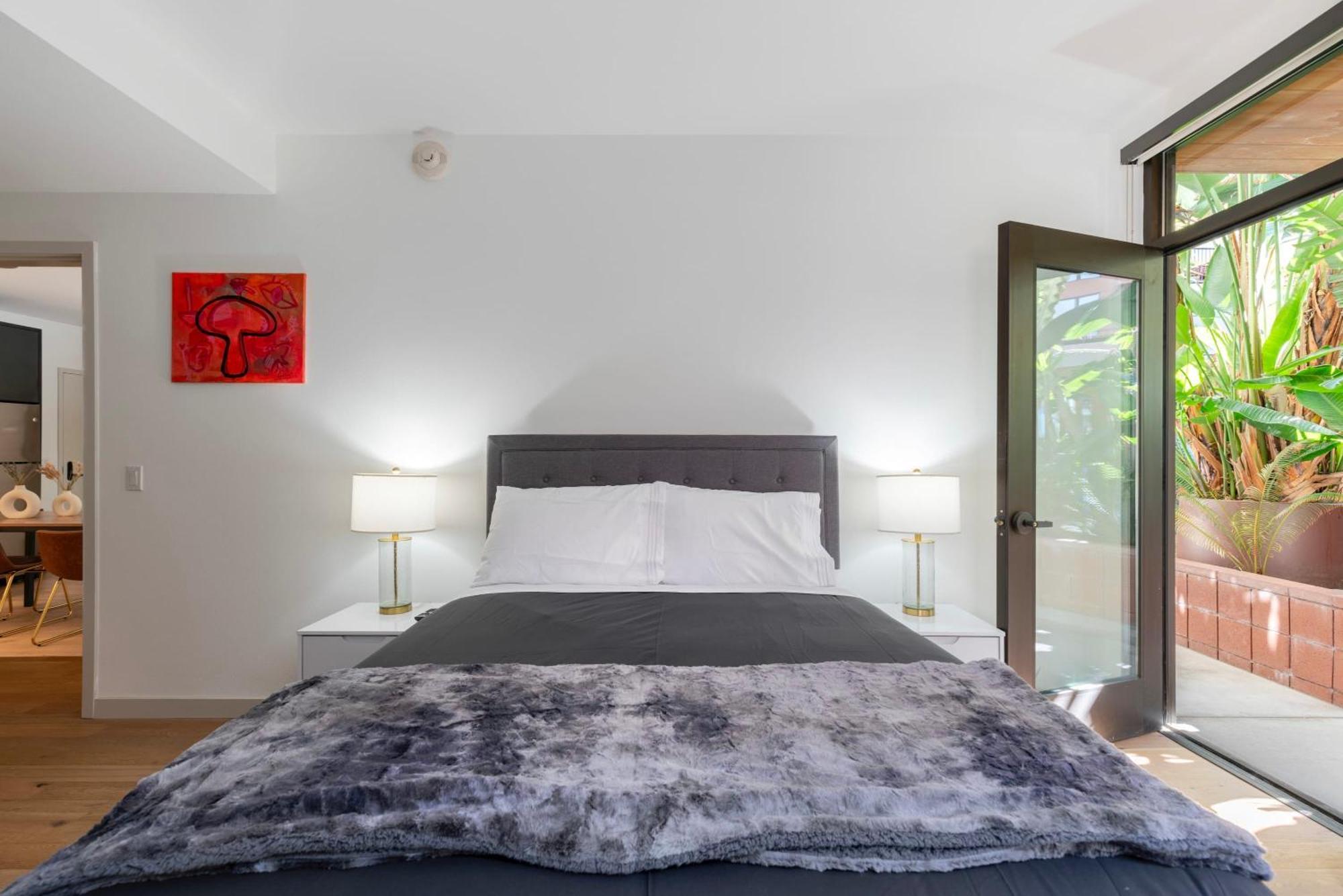 Hollywood 2 Bedroom Luxury * Los Angeles