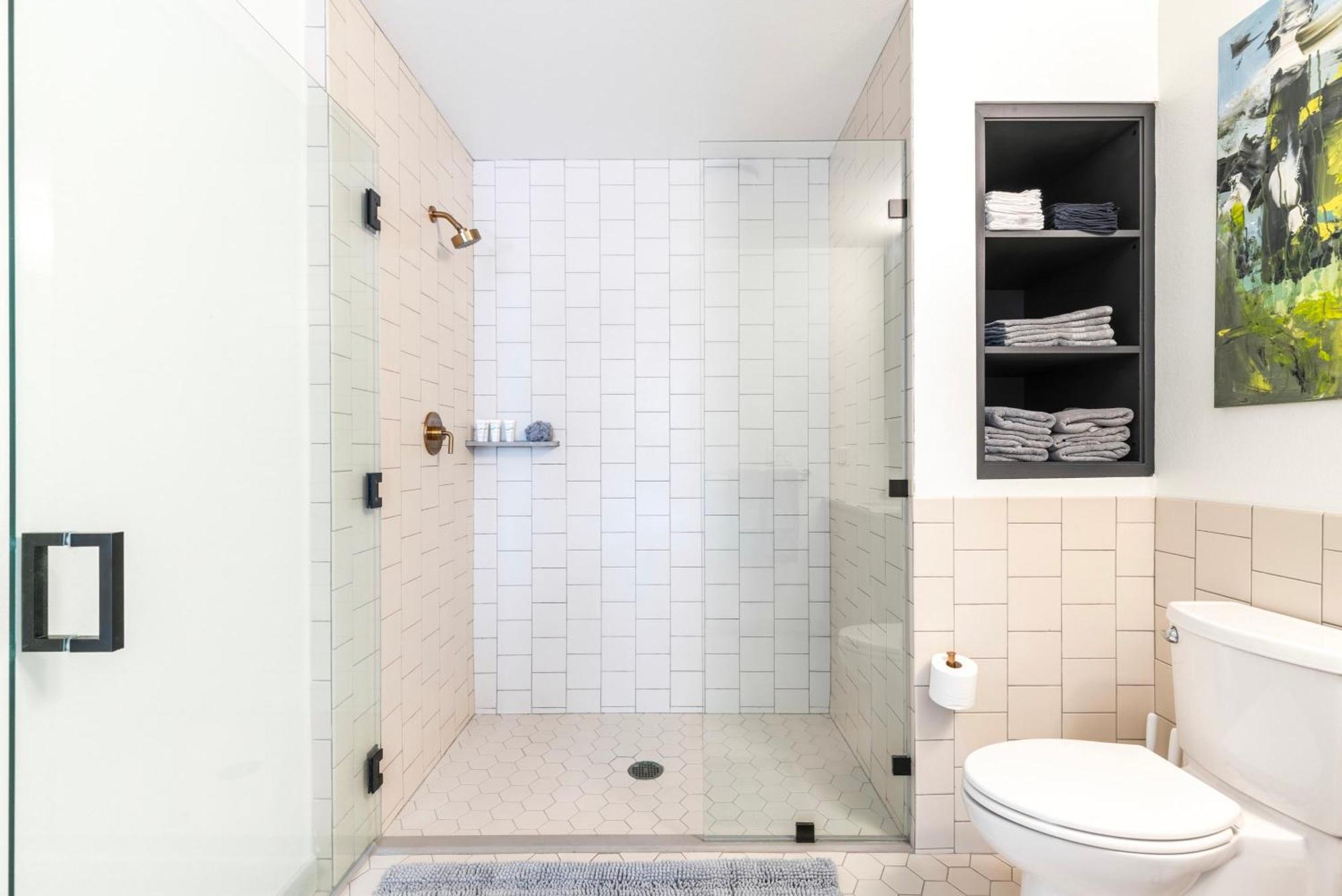 Hollywood 2 Bedroom Luxury Apartment