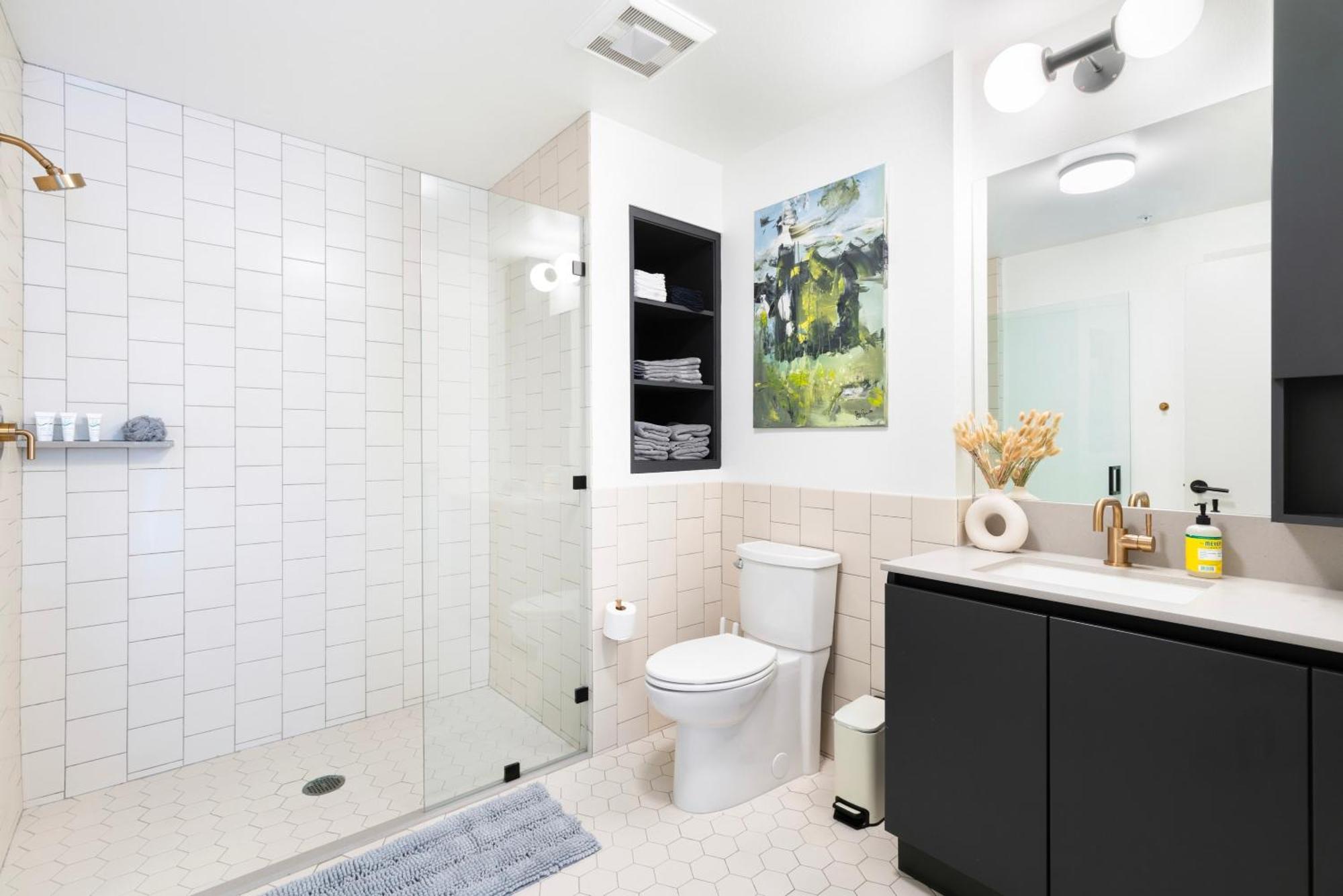 Hollywood 2 Bedroom Luxury