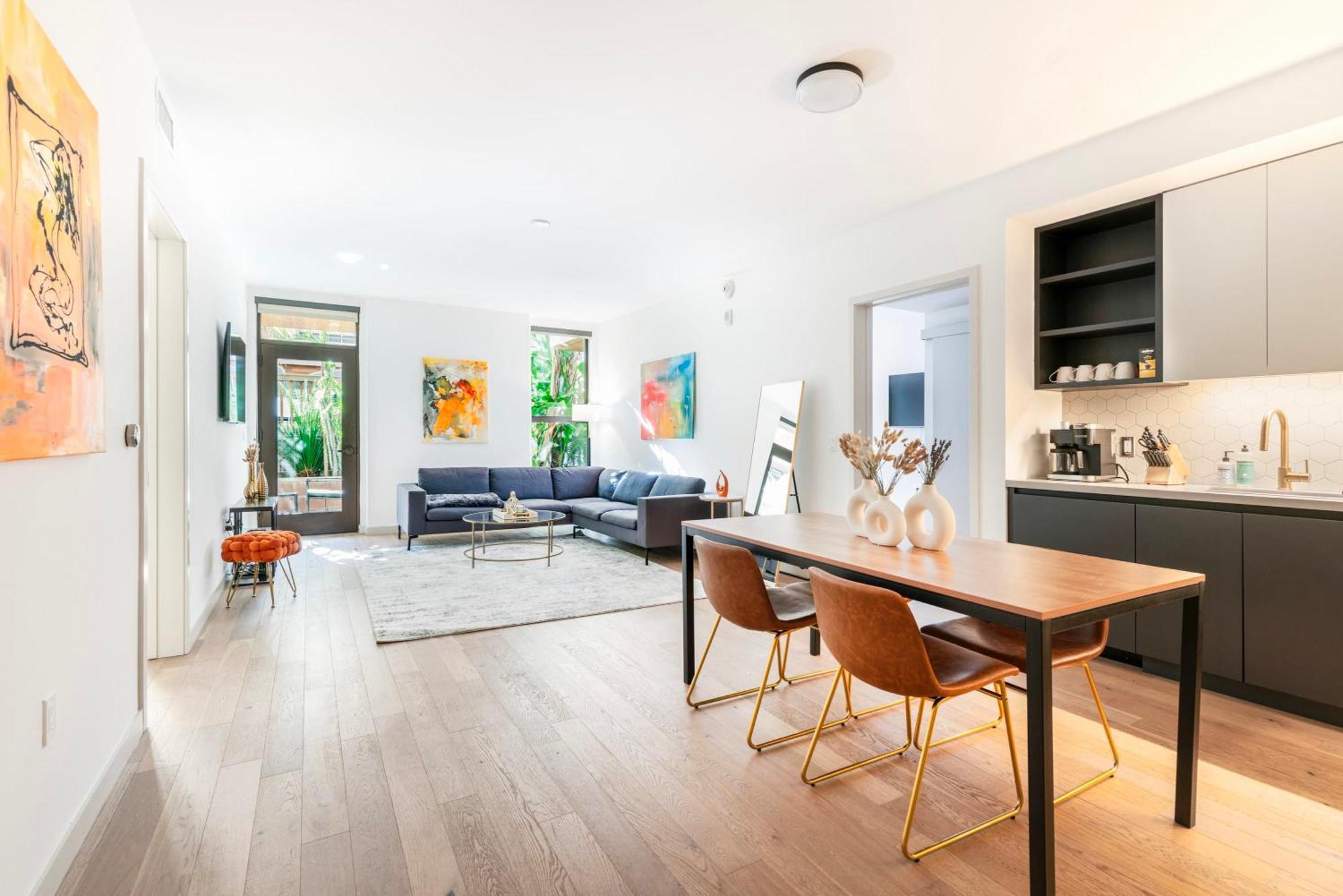 Hollywood 2 Bedroom Luxury Apartment Los Angeles