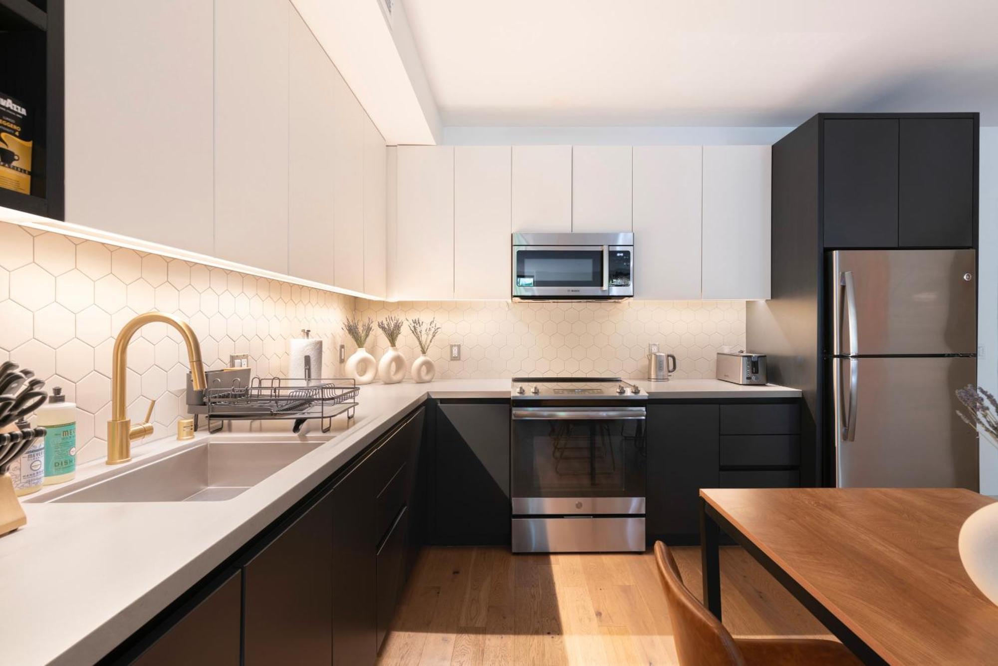 Hollywood 2 Bedroom Luxury Apartment