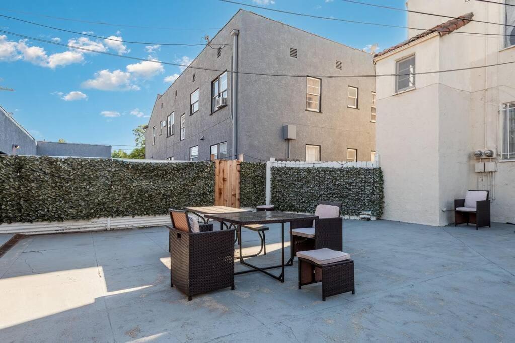 Serenity In The City: 2br W/ Hot Tub