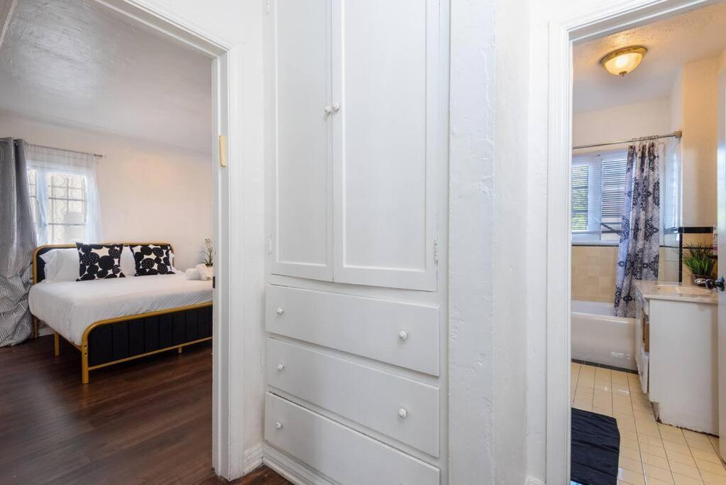 Serenity In The City: 2br W/ Hot Tub Casa de férias *