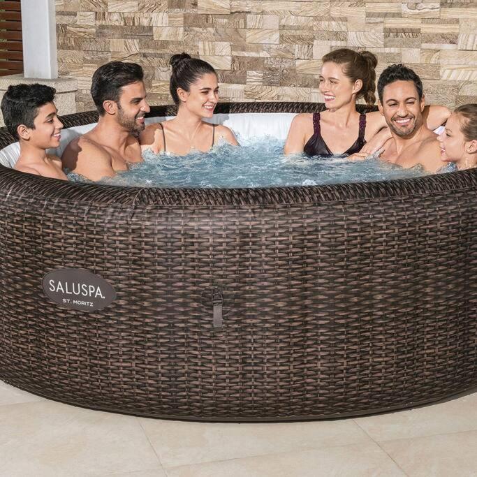 Casa de férias Serenity In The City: 2br W/ Hot Tub *