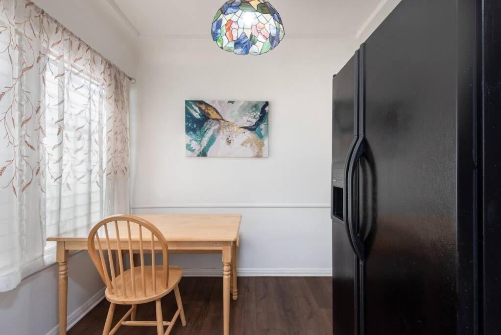 Serenity In The City: 2br W/ Hot Tub