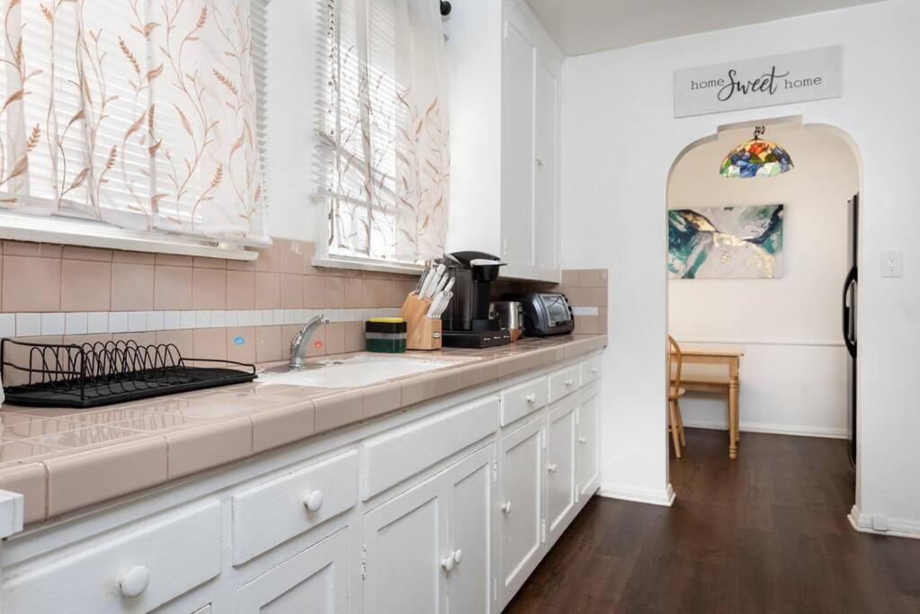 Serenity In The City: 2br W/ Hot Tub Casa de férias *