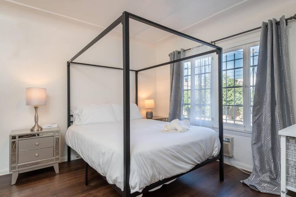 Casa de férias Serenity In The City: 2br W/ Hot Tub Los Angeles