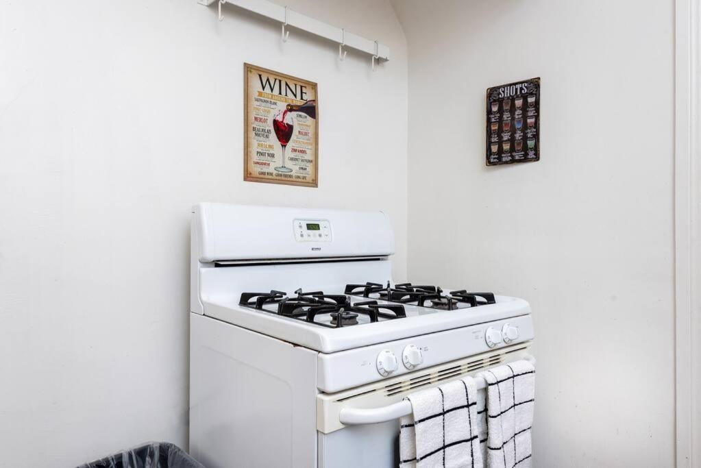 Serenity In The City: 2br W/ Hot Tub Casa de férias *