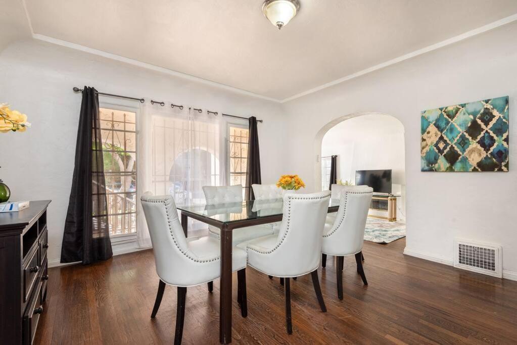 Serenity In The City: 2br W/ Hot Tub * Los Angeles