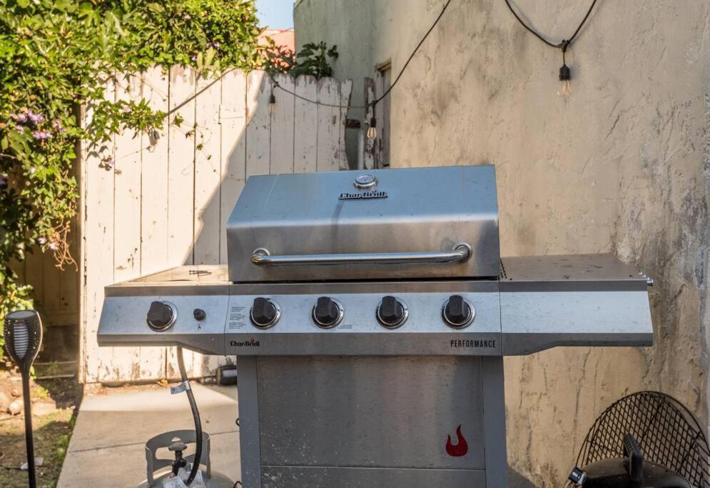 Serenity In The City: 2br W/ Hot Tub * Los Angeles