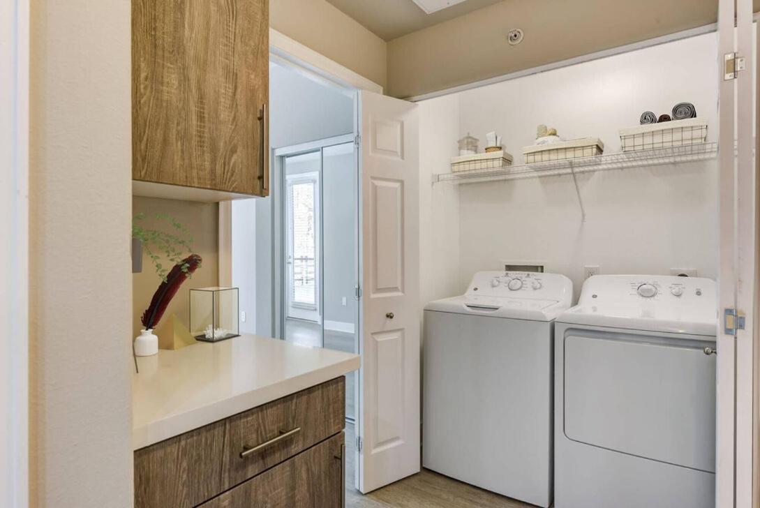 Woodland Hills Luxury 2 Bed Ca Apartment *