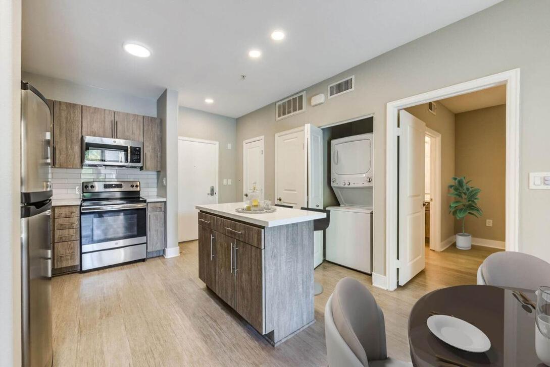 Woodland Hills Luxury 2 Bed Ca Apartment *