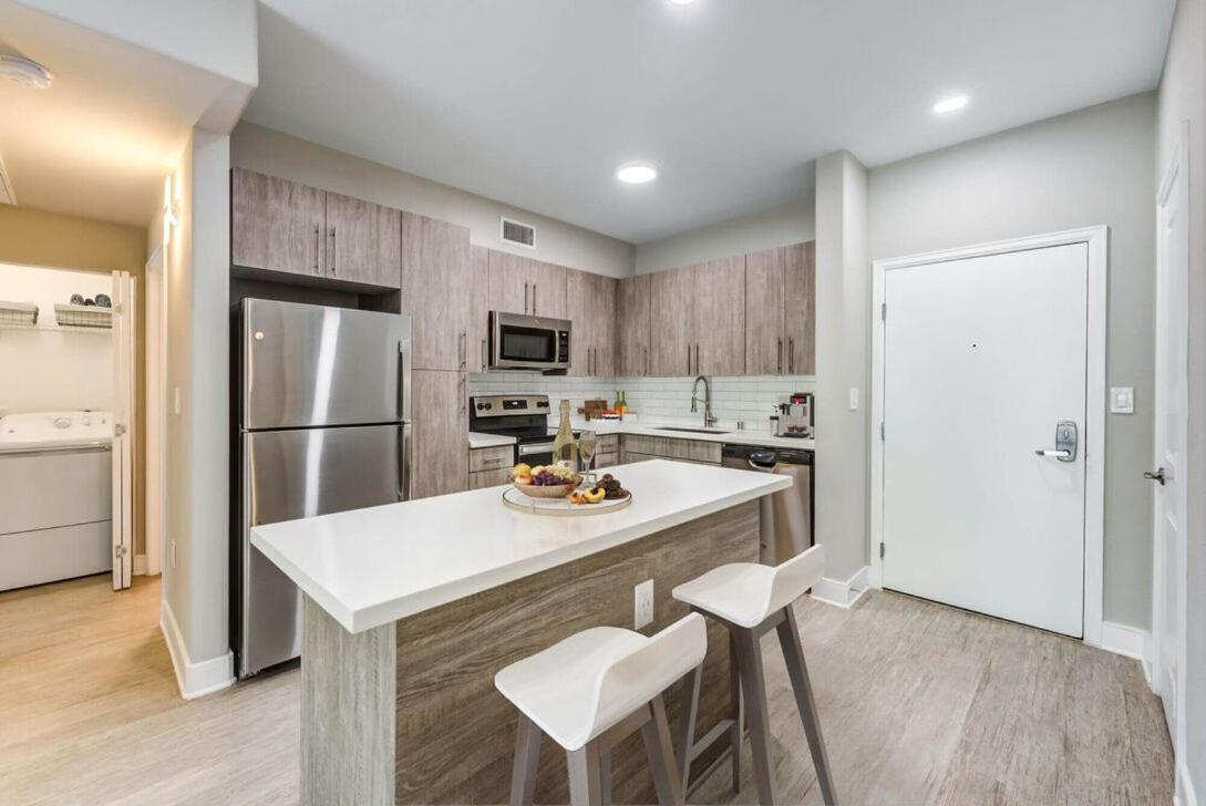 Woodland Hills Luxury 2 Bed Ca Los Angeles