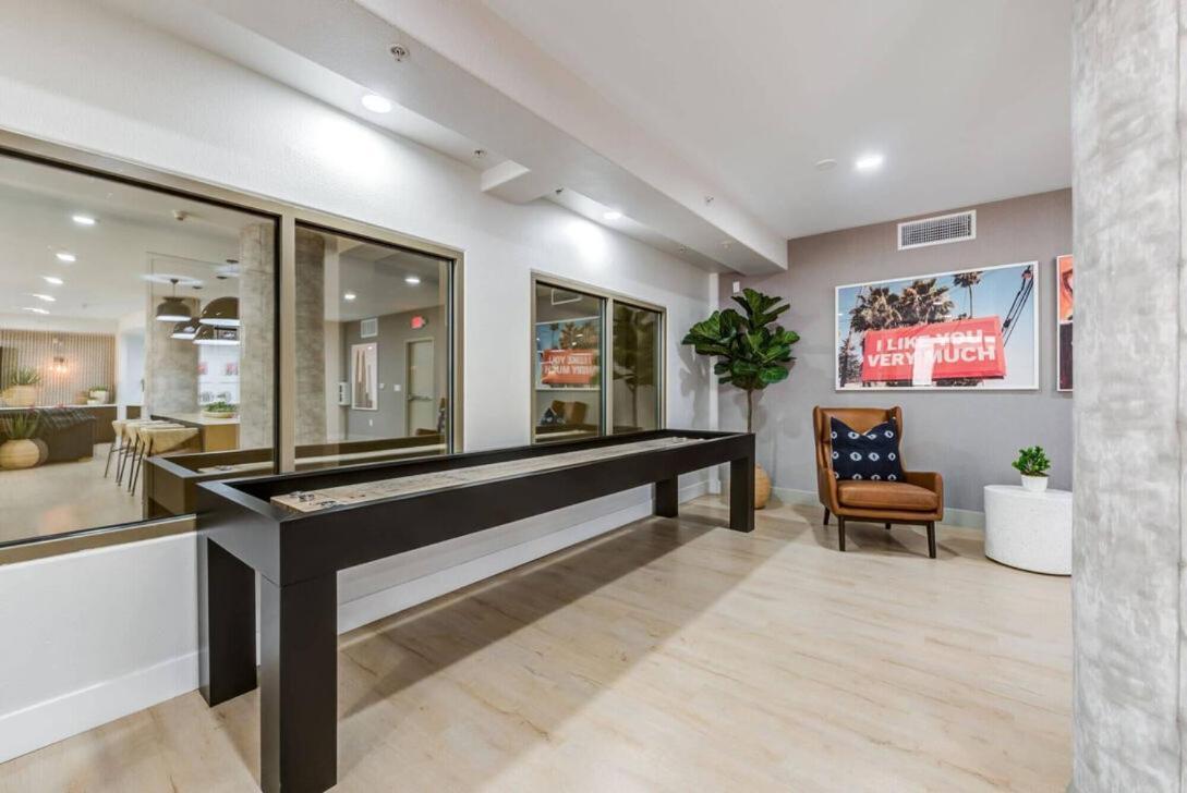 Woodland Hills Luxury 2 Bed Ca Apartment *