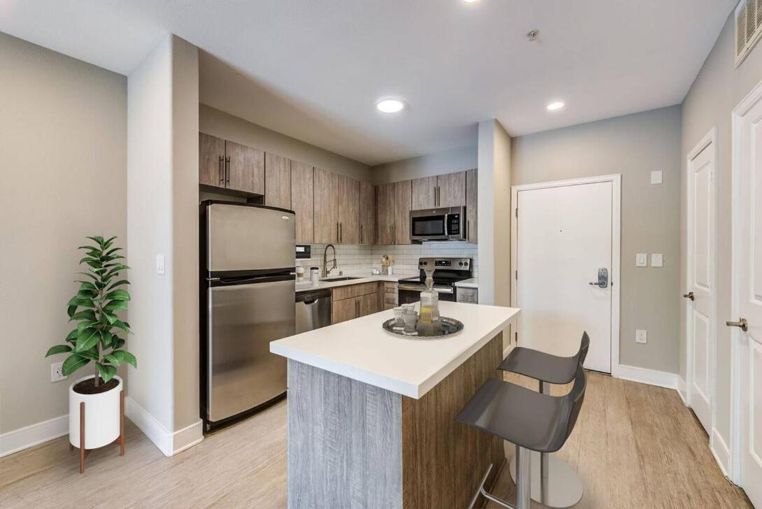Woodland Hills Luxury 2 Bed Ca * Los Angeles