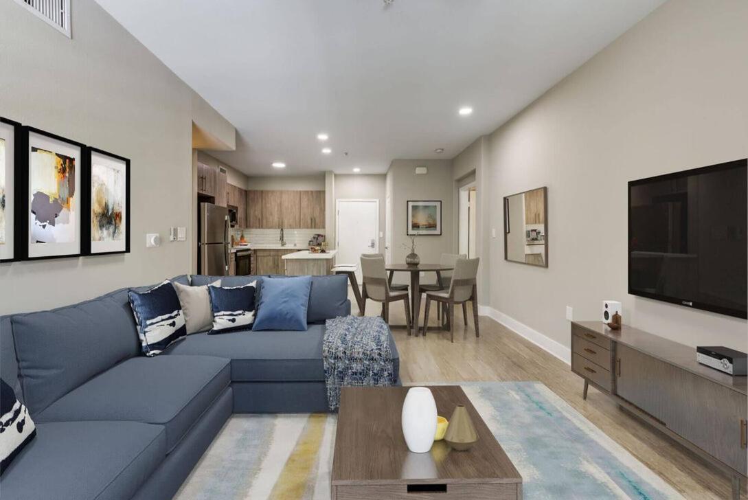 Woodland Hills Luxury 2 Bed Ca Apartment