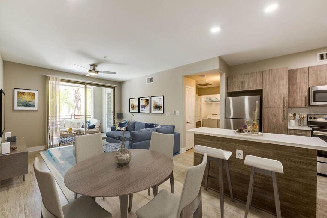 Woodland Hills Luxury 2 Bed Ca Apartment *