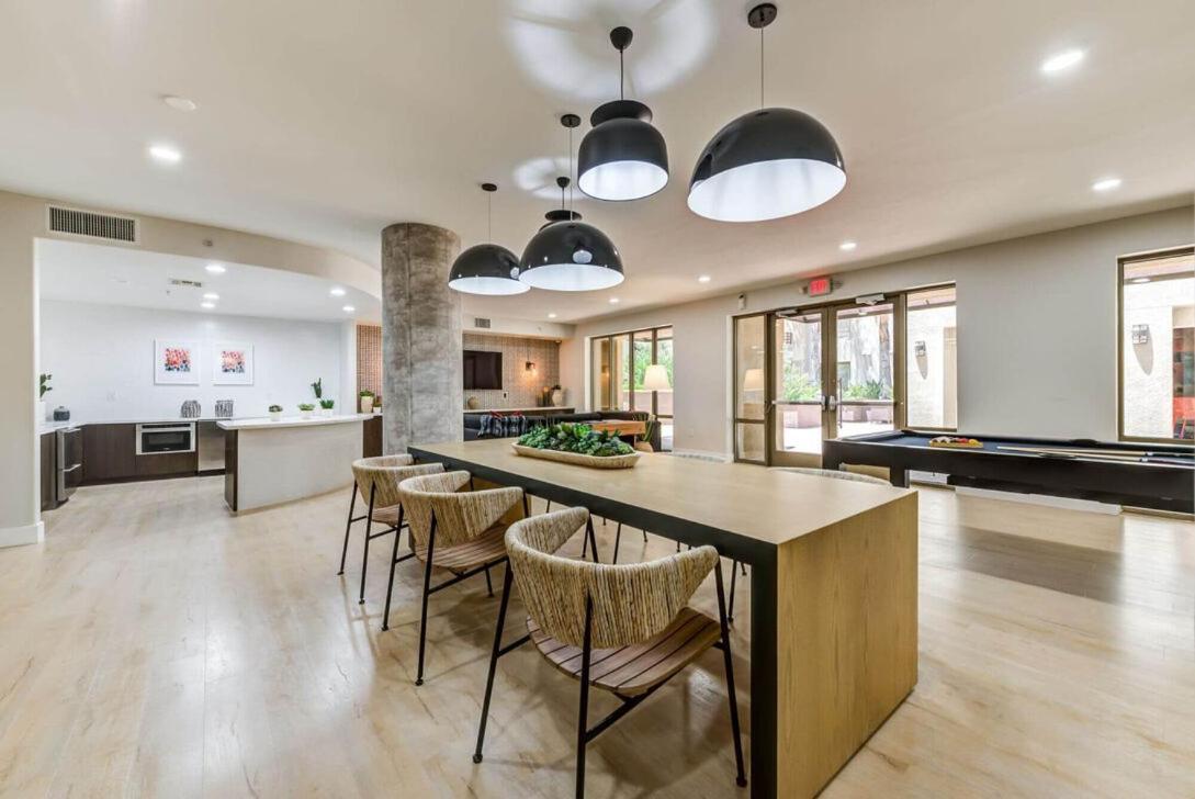 Apartment Woodland Hills Luxury 2 Bed Ca