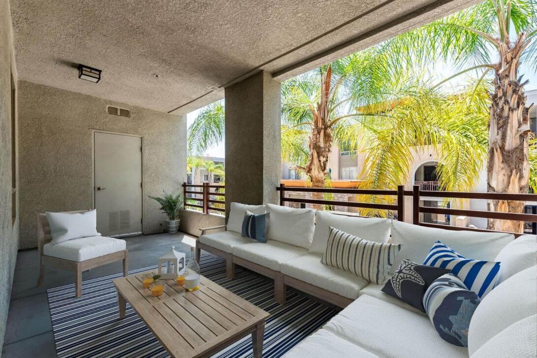 Woodland Hills Luxury 2 Bed Ca Apartment