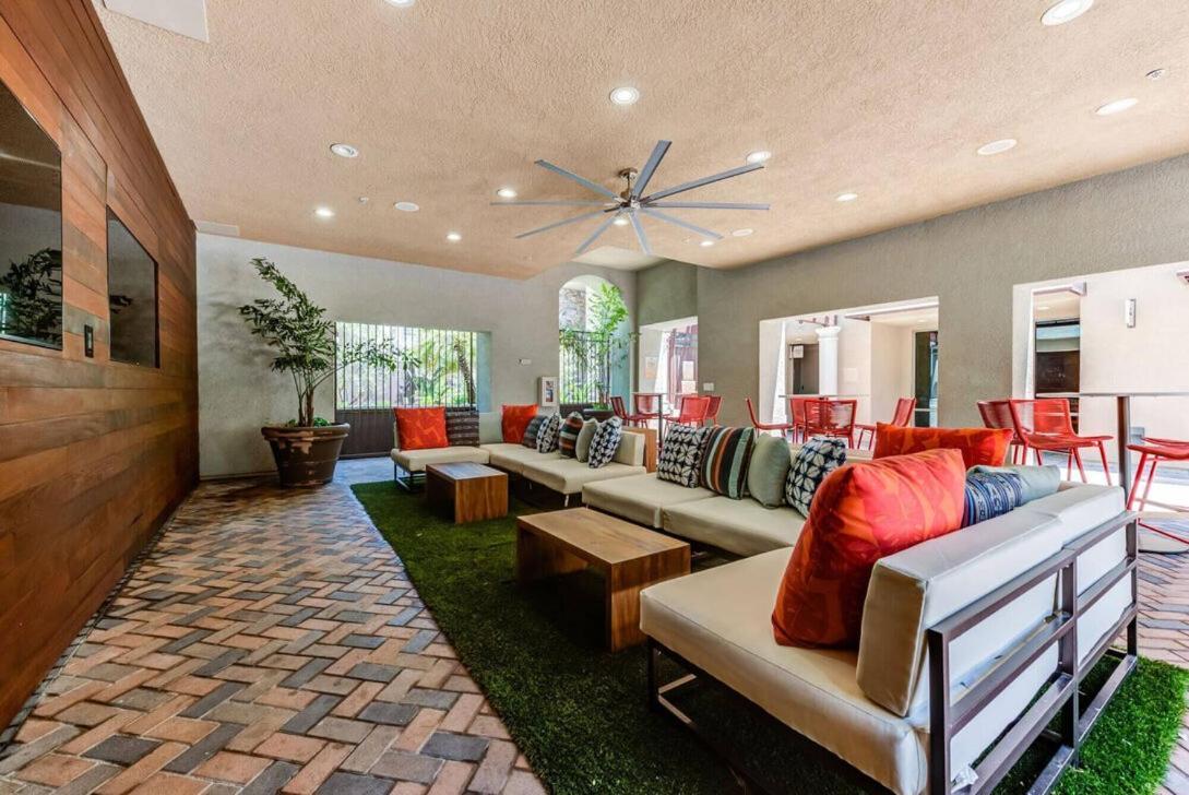 Woodland Hills Luxury 2 Bed Ca Los Angeles