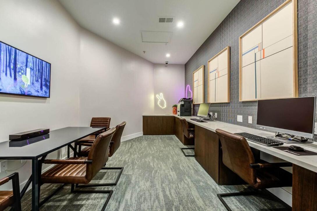 Woodland Hills Luxury 2 Bed Ca Los Angeles