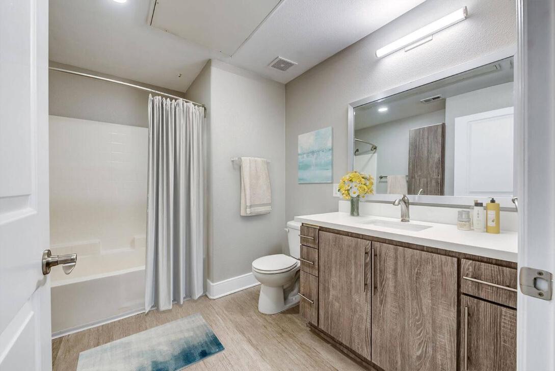 Woodland Hills Luxury 2 Bed Ca *