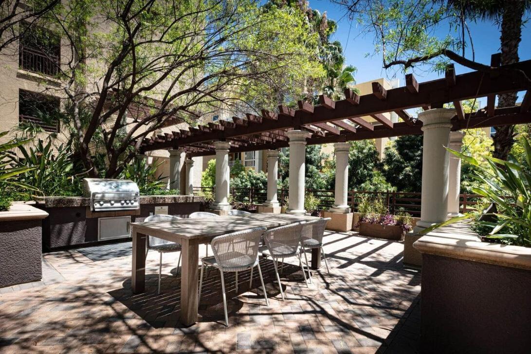 Woodland Hills Luxury 2 Bed Ca Apartment *
