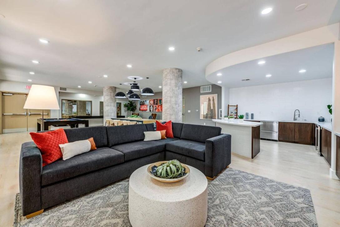 Apartment Woodland Hills Luxury 2 Bed Ca
