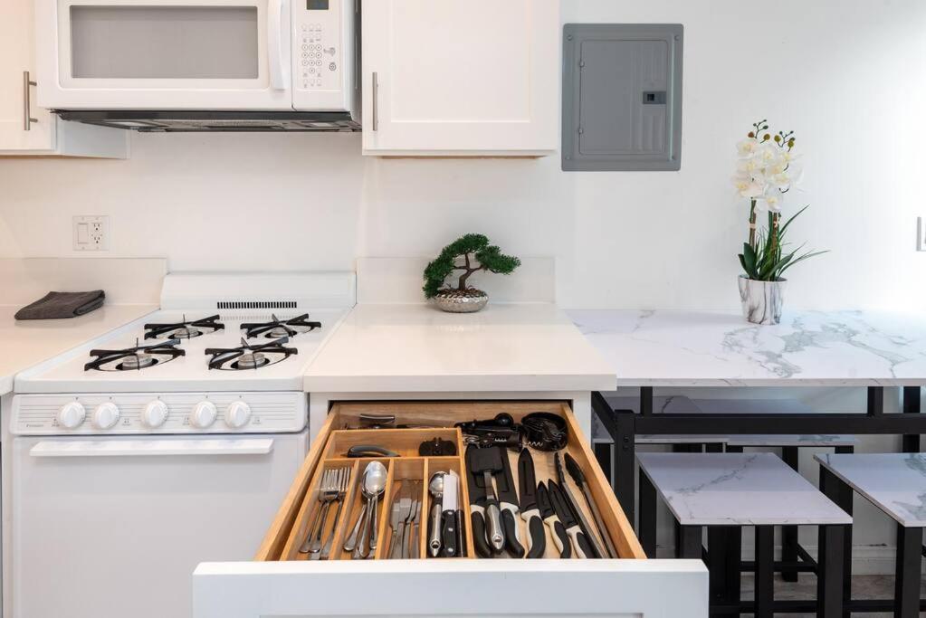Modern Studio Gem: Perfect For Four Casa de férias *
