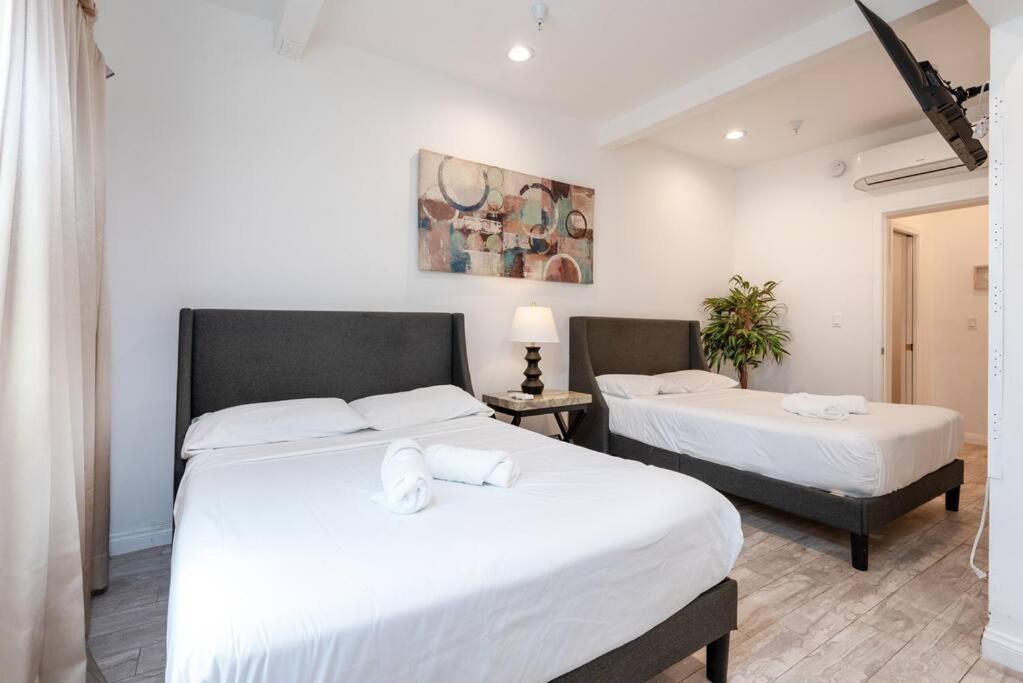 Modern Studio Gem: Perfect For Four Los Angeles