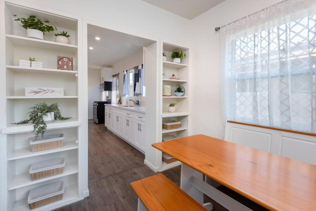 Luxury Living: Spacious 3br Los Angeles
