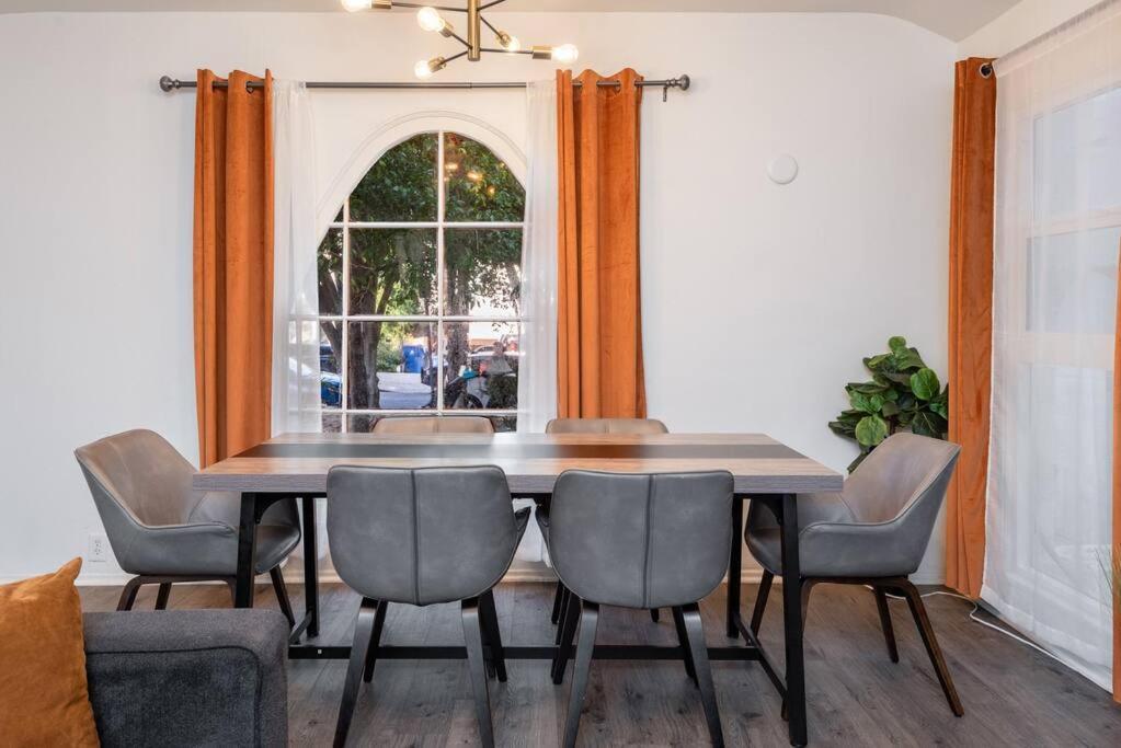Apartment Luxury Living: Spacious 3br *