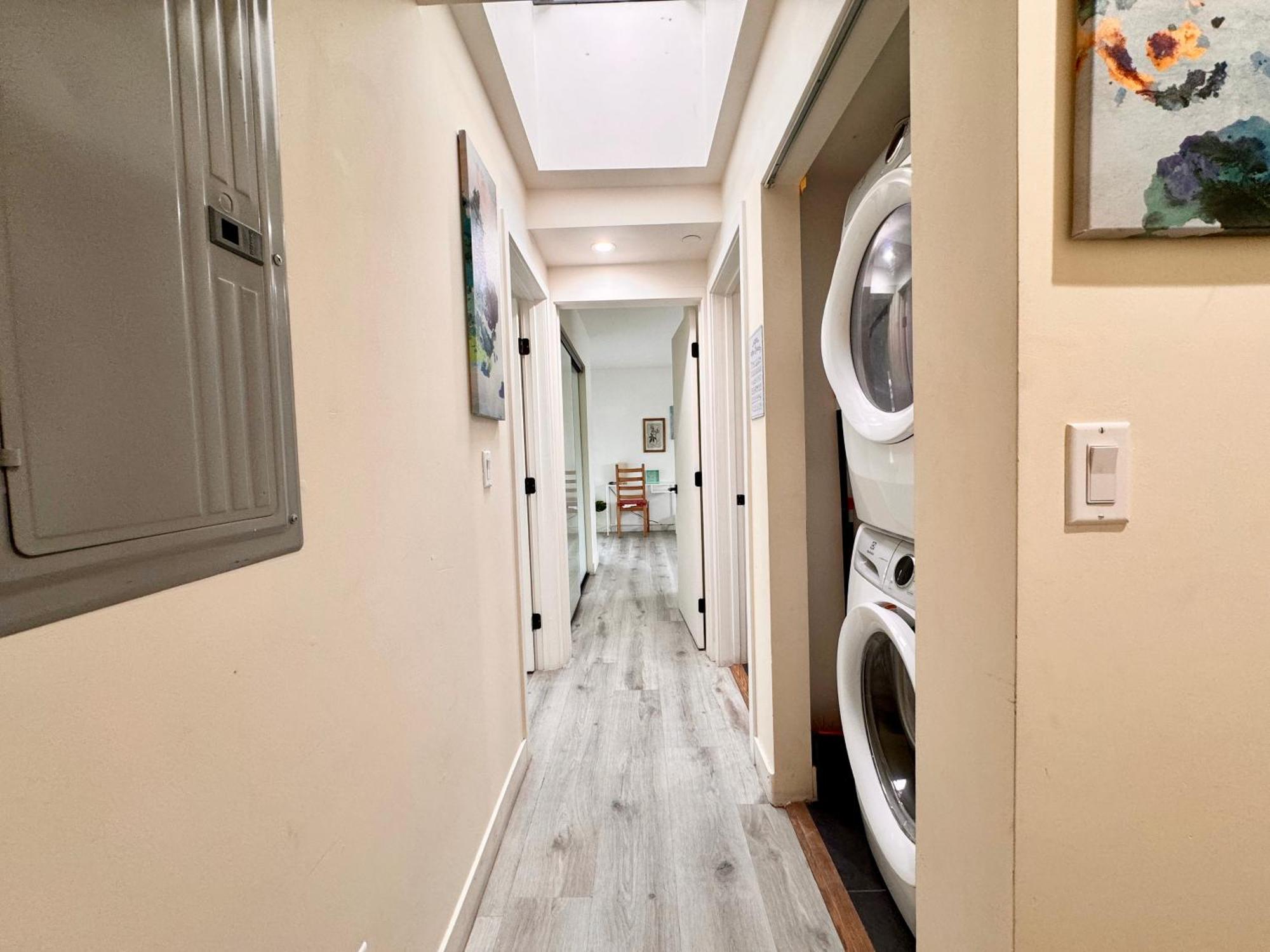 Cozy Chamber 3 Bedroom Hollywood Townhouse Los Angeles