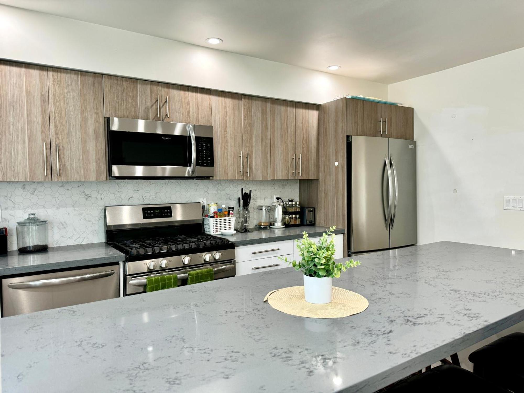 Cozy Chamber 3 Bedroom Hollywood Townhouse