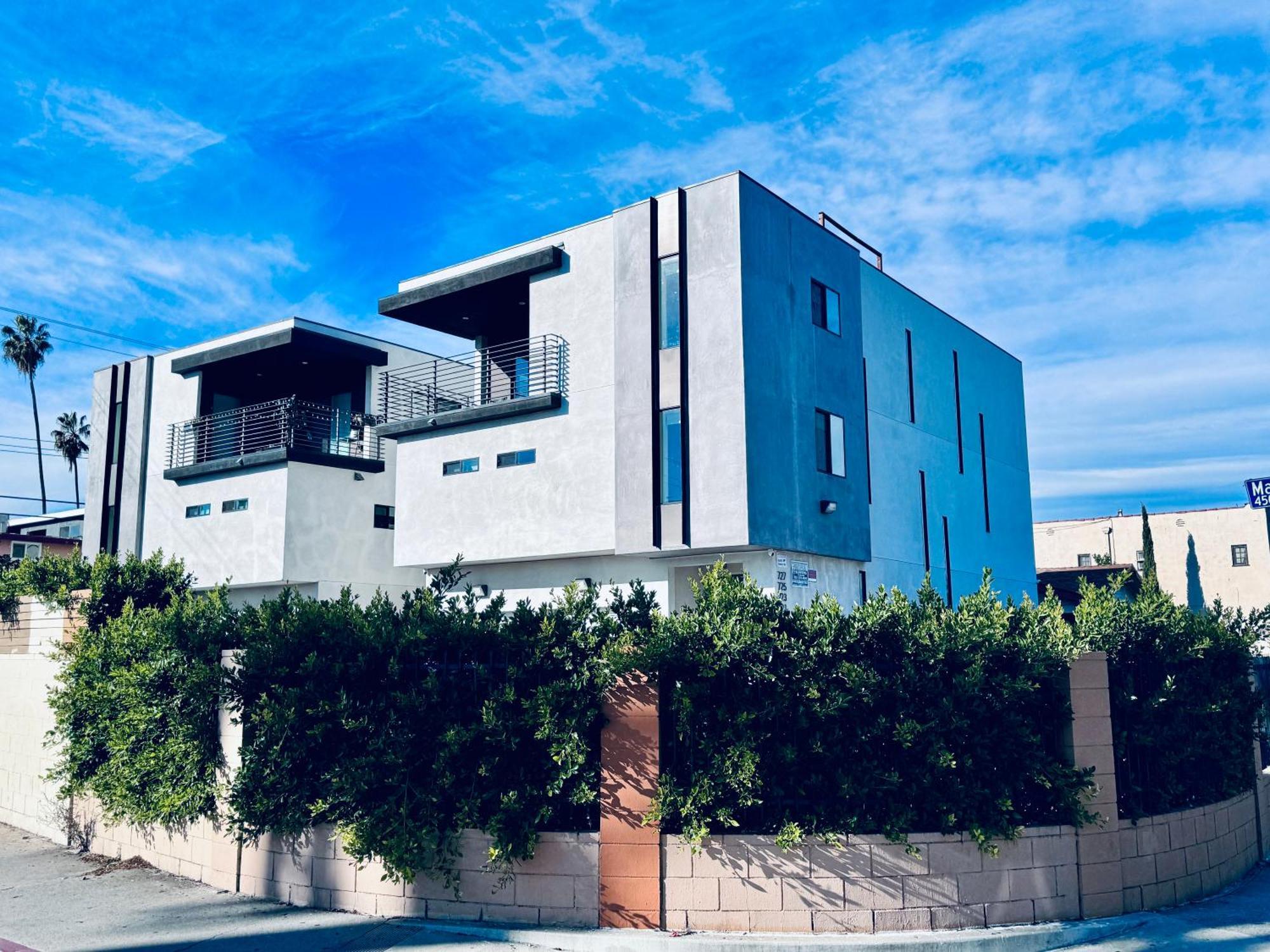 Cozy Chamber 3 Bedroom Hollywood Townhouse Los Angeles