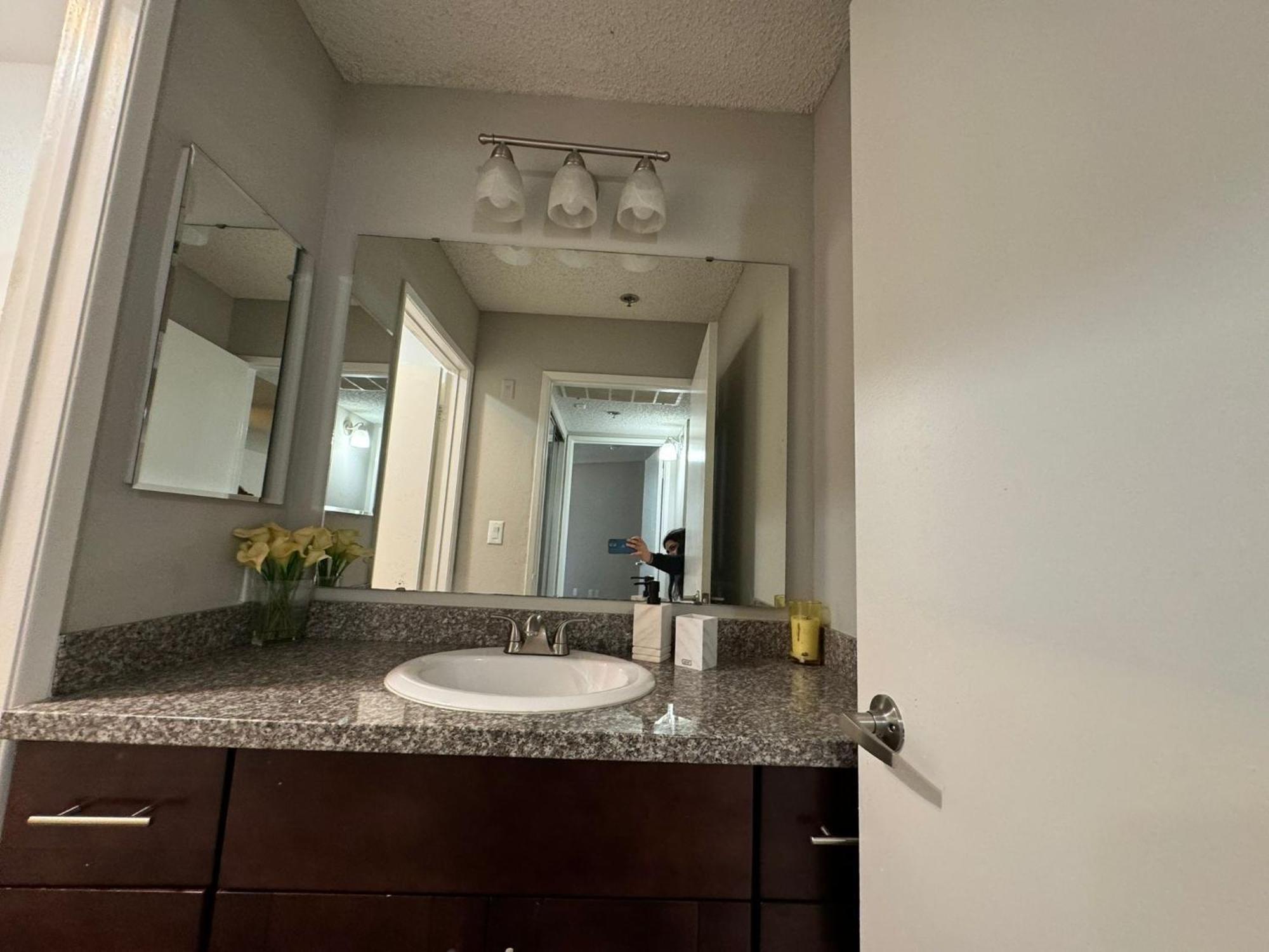 Incredible Two Bedroom Hollywood Free Parking Los Angeles