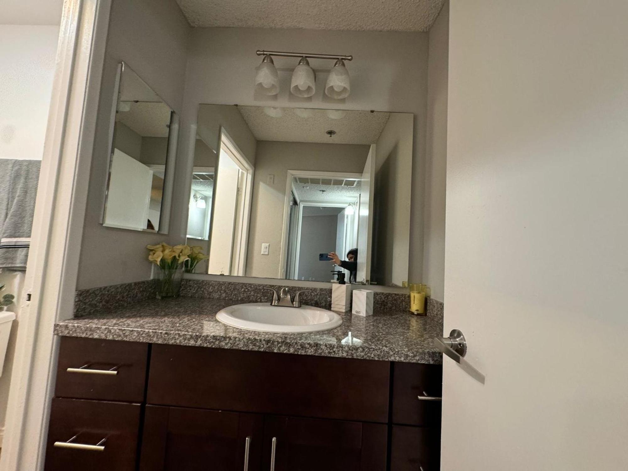 Apartment Incredible Two Bedroom Hollywood Free Parking